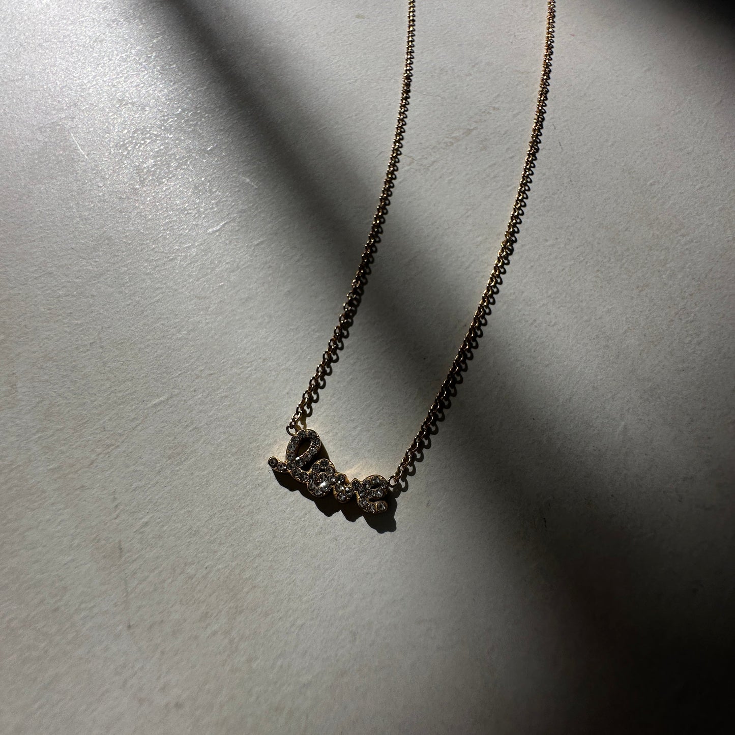 Con Amor Script Necklace