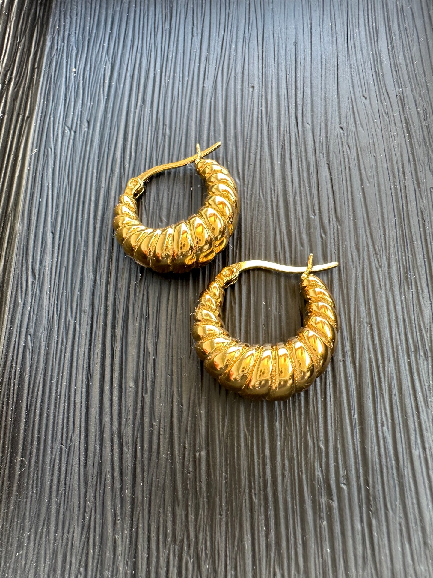 Evelia Hoops